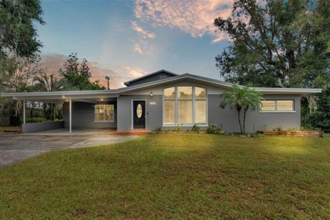 House in Lakeland, Florida 4 bedrooms, 274.06 sq.m. № 1427668 - photo 1