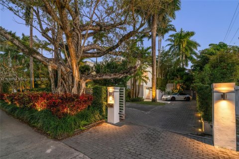 House in Miami, Florida 5 bedrooms, 412.67 sq.m. № 1011153 - photo 5