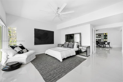 House in Miami, Florida 5 bedrooms, 412.67 sq.m. № 1011153 - photo 29