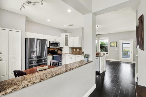 Townhouse in Tampa, Florida 3 bedrooms, 138.24 sq.m. № 1363338 - photo 6