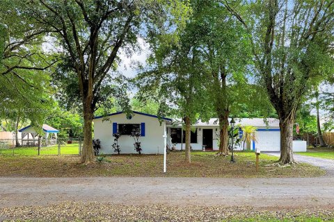 Villa ou maison à vendre à Miami, Floride: 4 chambres, 284.1 m2 № 1393502 - photo 1