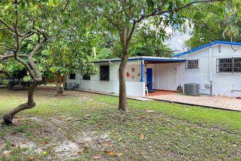 Casa en venta en Miami, Florida, 4 dormitorios, 284.1 m2 № 1393502 - foto 30