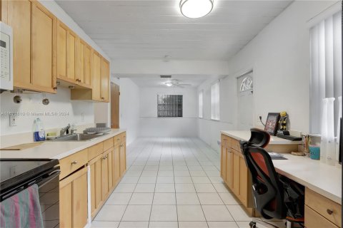 Casa en venta en Miami, Florida, 4 dormitorios, 284.1 m2 № 1393502 - foto 22