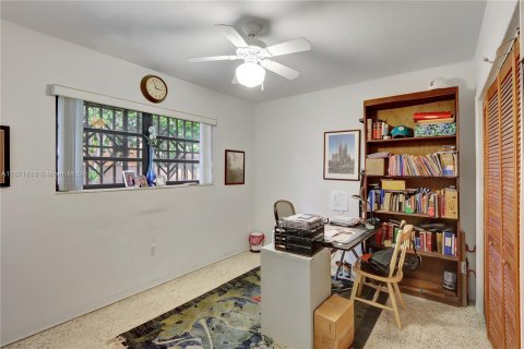 Casa en venta en Miami, Florida, 4 dormitorios, 284.1 m2 № 1393502 - foto 17