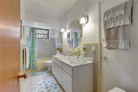 Casa en venta en Miami, Florida, 4 dormitorios, 284.1 m2 № 1393502 - foto 12