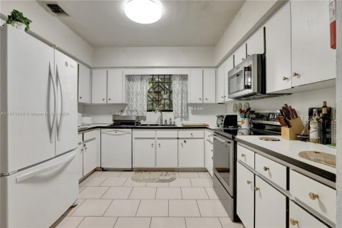 Casa en venta en Miami, Florida, 4 dormitorios, 284.1 m2 № 1393502 - foto 9