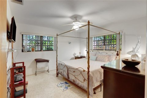 Casa en venta en Miami, Florida, 4 dormitorios, 284.1 m2 № 1393502 - foto 13