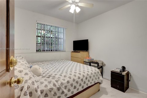 Casa en venta en Miami, Florida, 4 dormitorios, 284.1 m2 № 1393502 - foto 19