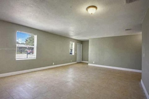 Townhouse in Riviera Beach, Florida 4 bedrooms, 164.25 sq.m. № 1173669 - photo 7