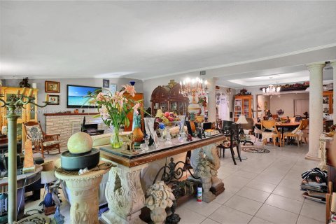 Casa en venta en Cutler Bay, Florida, 3 dormitorios, 198.16 m2 № 1362628 - foto 8