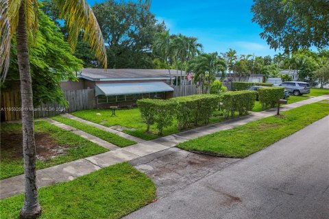 Casa en venta en Cutler Bay, Florida, 3 dormitorios, 198.16 m2 № 1362628 - foto 6