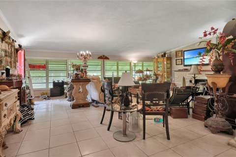 Casa en venta en Cutler Bay, Florida, 3 dormitorios, 198.16 m2 № 1362628 - foto 10