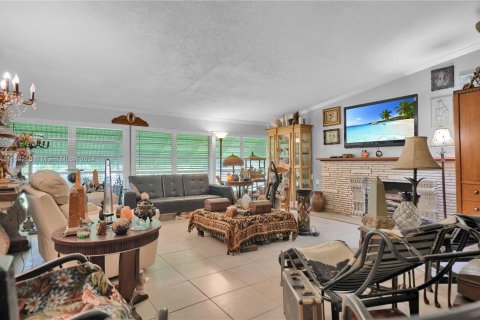 Casa en venta en Cutler Bay, Florida, 3 dormitorios, 198.16 m2 № 1362628 - foto 9