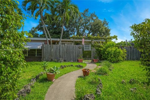 House in Cutler Bay, Florida 3 bedrooms, 198.16 sq.m. № 1362628 - photo 7