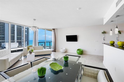 Copropriété à louer à Sunny Isles Beach, Floride: 2 chambres, 132.2 m2 № 17553 - photo 7