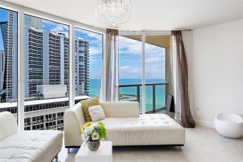 Copropriété à louer à Sunny Isles Beach, Floride: 2 chambres, 132.2 m2 № 17553 - photo 3