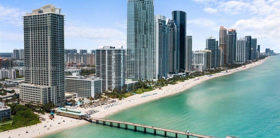 Condominio en Sunny Isles Beach, Florida, 2 dormitorios  № 17553