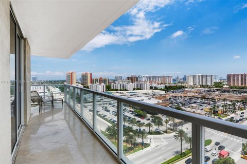 Condominio en alquiler en Sunny Isles Beach, Florida, 2 dormitorios, 132.2 m2 № 17553 - foto 26