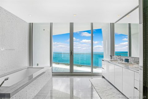 Condominio en venta en Sunny Isles Beach, Florida, 3 dormitorios, 233.28 m2 № 11709 - foto 18