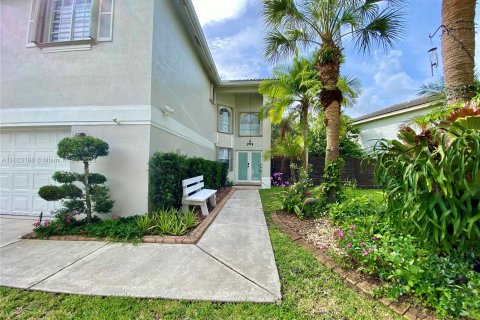 Villa ou maison à vendre à Pembroke Pines, Floride: 3 chambres, 166.02 m2 № 1269970 - photo 4