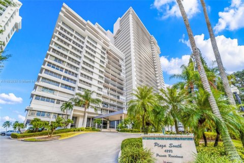 Condo in Fort Lauderdale, Florida, 2 bedrooms  № 1270008 - photo 14