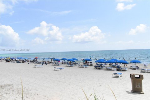 Studio in the Condo in Sunny Isles Beach, Florida  № 1328487 - photo 9