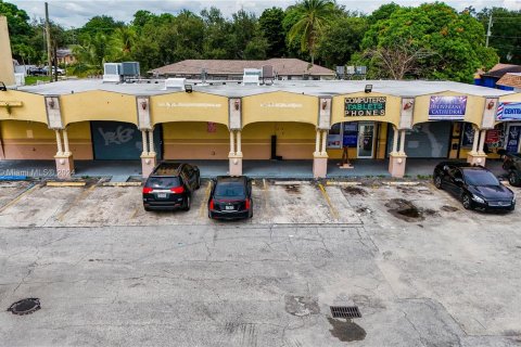 Propiedad comercial en venta en Miami, Florida № 1377403 - foto 1