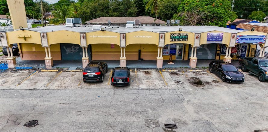 Propiedad comercial en Miami, Florida № 1377403