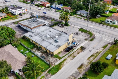 Propiedad comercial en venta en Miami, Florida № 1377403 - foto 7