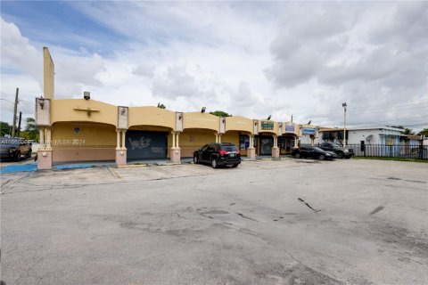 Propiedad comercial en venta en Miami, Florida № 1377403 - foto 3