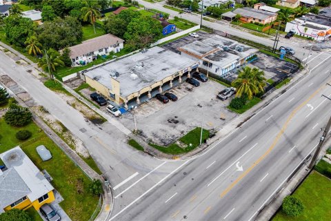 Propiedad comercial en venta en Miami, Florida № 1377403 - foto 9