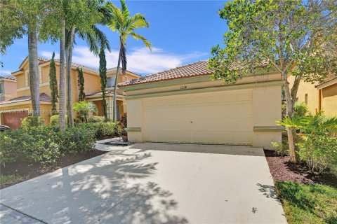 Villa ou maison à vendre à Weston, Floride: 3 chambres, 128.76 m2 № 1362608 - photo 1