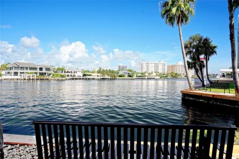 Condo in Hallandale Beach, Florida, 1 bedroom  № 1362607 - photo 5