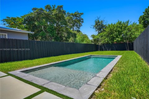 Casa en venta en Miami, Florida, 3 dormitorios, 155.7 m2 № 1325770 - foto 24