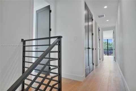 Casa en venta en Miami, Florida, 3 dormitorios, 155.7 m2 № 1325770 - foto 12