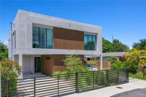 Villa ou maison à vendre à Miami, Floride: 3 chambres, 155.7 m2 № 1325770 - photo 1