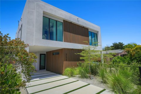 Casa en venta en Miami, Florida, 3 dormitorios, 155.7 m2 № 1325770 - foto 5