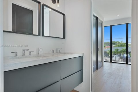 Casa en venta en Miami, Florida, 3 dormitorios, 155.7 m2 № 1325770 - foto 18