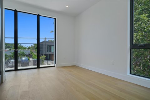 Casa en venta en Miami, Florida, 3 dormitorios, 155.7 m2 № 1325770 - foto 19