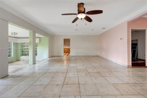 House in Miami, Florida 3 bedrooms, 212.1 sq.m. № 1233543 - photo 14