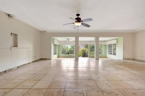 House in Miami, Florida 3 bedrooms, 212.1 sq.m. № 1233543 - photo 13