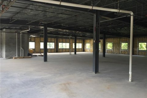 Propiedad comercial en alquiler en Tampa, Florida, 3103.49 m2 № 212807 - foto 15