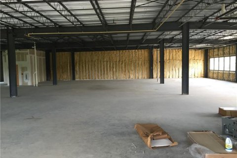 Propiedad comercial en alquiler en Tampa, Florida, 3103.49 m2 № 212807 - foto 12