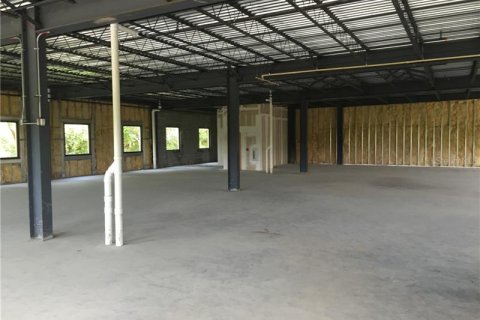 Propiedad comercial en alquiler en Tampa, Florida, 3103.49 m2 № 212807 - foto 13