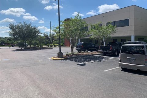 Propiedad comercial en alquiler en Tampa, Florida, 3103.49 m2 № 212807 - foto 6