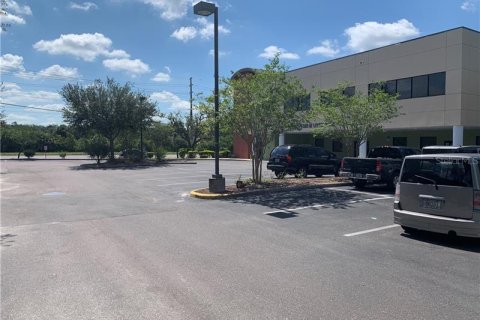 Propiedad comercial en alquiler en Tampa, Florida, 3103.49 m2 № 212807 - foto 7