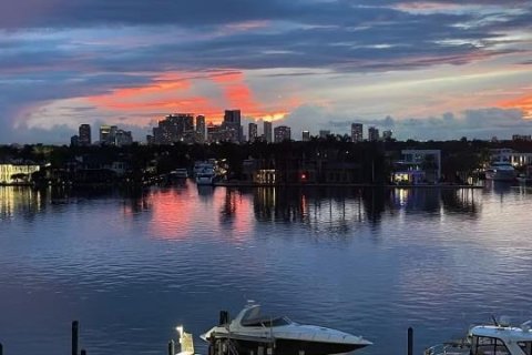 Condo in Fort Lauderdale, Florida, 2 bedrooms  № 1173973 - photo 1