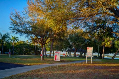 Купить земельный участок в Порт-Шарлотт, Флорида № 215485 - фото 19