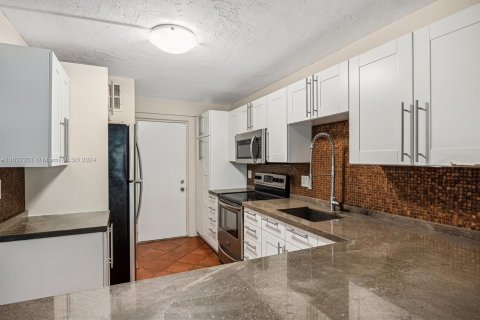 Condo in Pompano Beach, Florida, 3 bedrooms  № 1281372 - photo 4