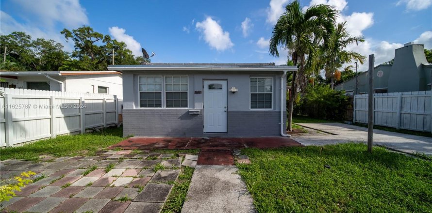 House in Miami, Florida 3 bedrooms, 105.82 sq.m. № 1281360